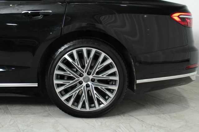 2019 AUDI A8 WAU8DAF83KN002810