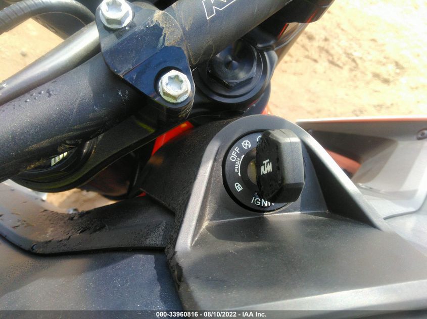 2020 KTM 890 DUKE R VBKTU9406LM800166