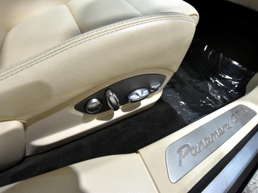 2015 PORSCHE PANAMERA GTS WP0AF2A7XFL080280