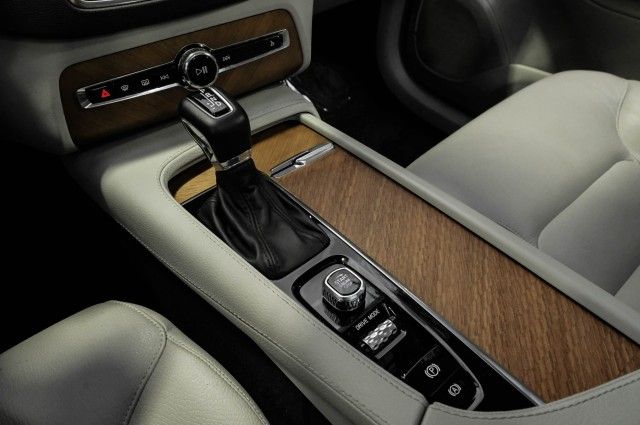 2021 VOLVO XC90 MOMENTUM YV4A22PK0M1711986