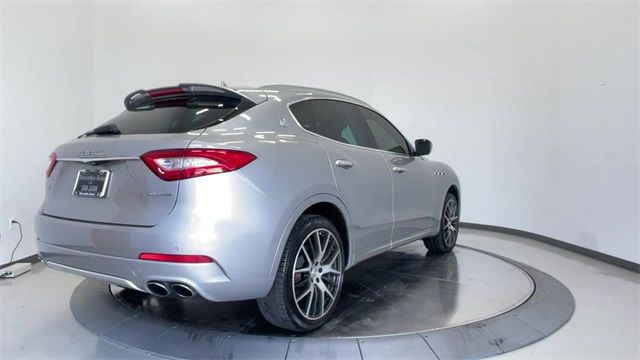 2017 MASERATI LEVANTE ZN661XUS4HX250533