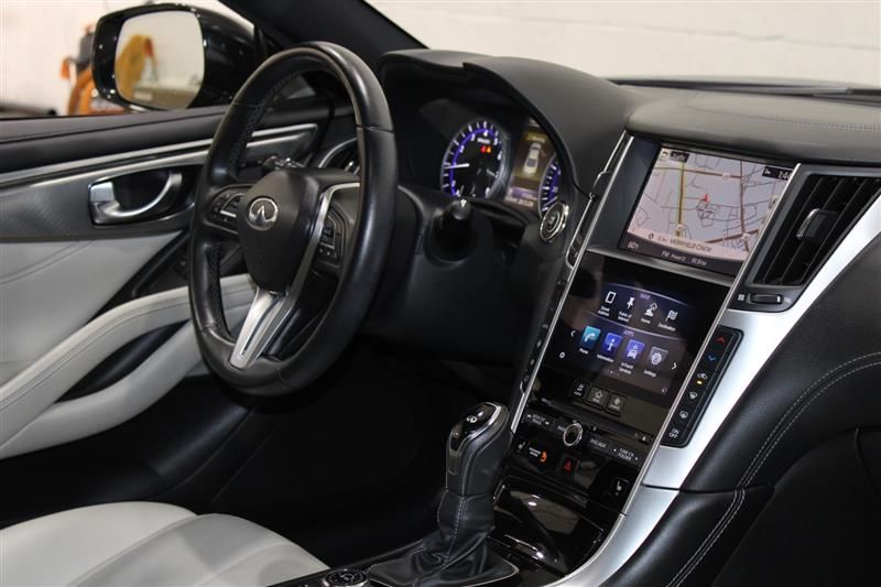 2018 INFINITI Q60 2.0T LUXE JN1CV7EL3JM250050