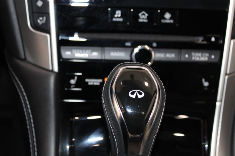 2018 INFINITI Q60 2.0T LUXE JN1CV7EL3JM250050