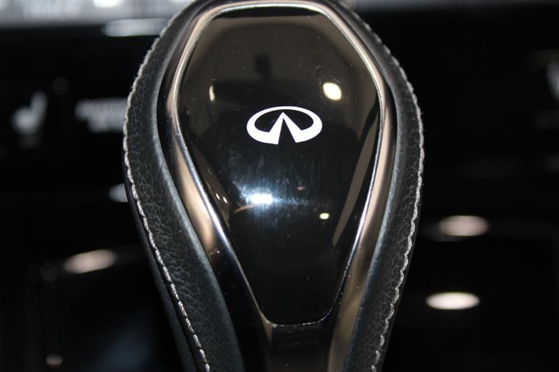 2018 INFINITI Q60 2.0T LUXE JN1CV7EL3JM250050