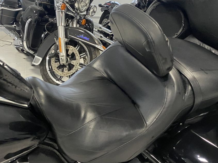 2017 HARLEY-DAVIDSON FLHTK ULTRA LIMITED 1HD1KED18HB644326