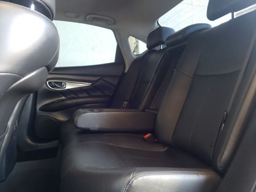 2018 INFINITI Q70 3.7 LUXE JN1BY1AP9JM180501