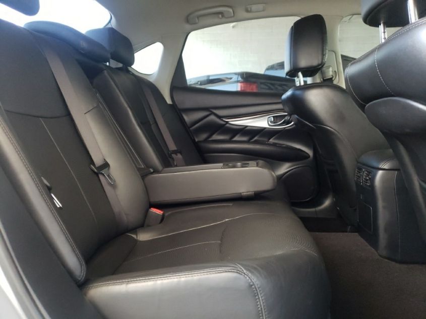 2018 INFINITI Q70 3.7 LUXE JN1BY1AP9JM180501