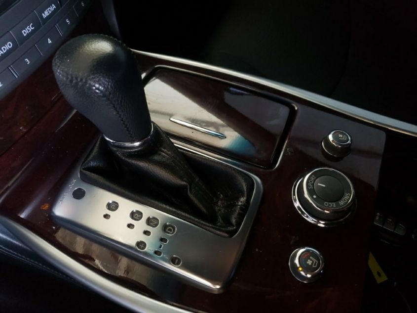 2018 INFINITI Q70 3.7 LUXE JN1BY1AP9JM180501