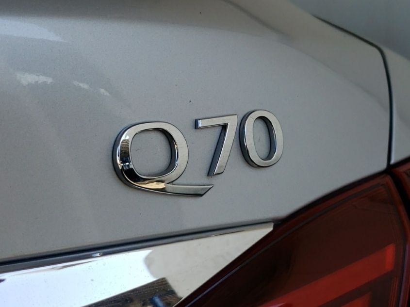 2018 INFINITI Q70 3.7 LUXE JN1BY1AP9JM180501