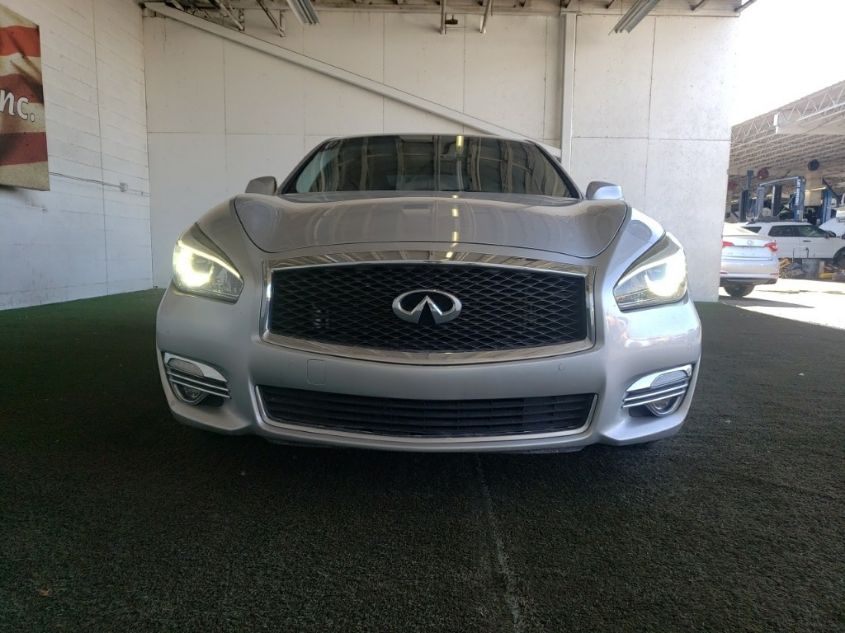 2018 INFINITI Q70 3.7 LUXE JN1BY1AP9JM180501