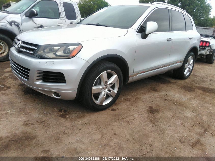 2014 VOLKSWAGEN TOUAREG LUX WVGEP9BP2ED015143
