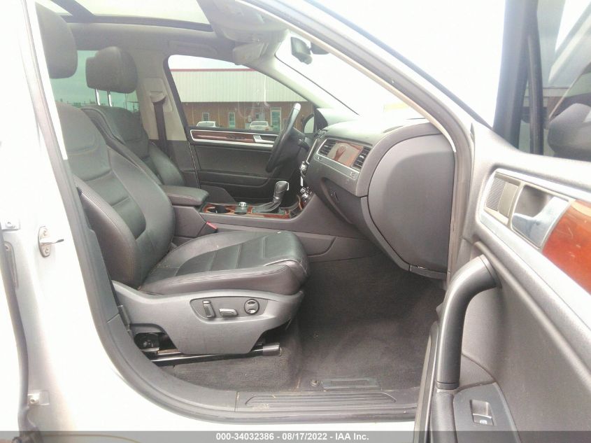 2014 VOLKSWAGEN TOUAREG LUX WVGEP9BP2ED015143