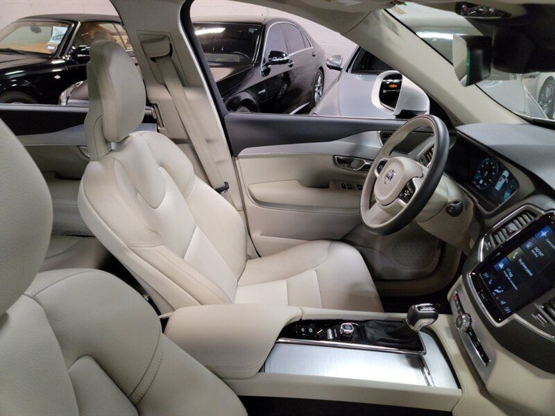 2018 VOLVO XC90 MOMENTUM YV4A22PK1J1352773