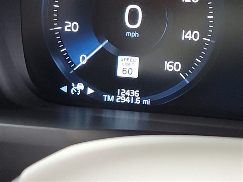2018 VOLVO XC90 MOMENTUM YV4A22PK1J1352773