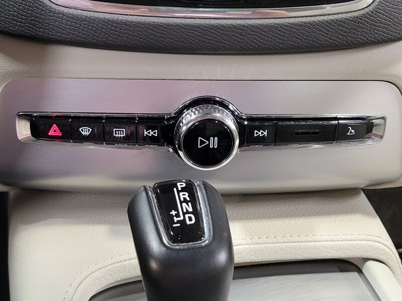 2018 VOLVO XC90 MOMENTUM YV4A22PK1J1352773