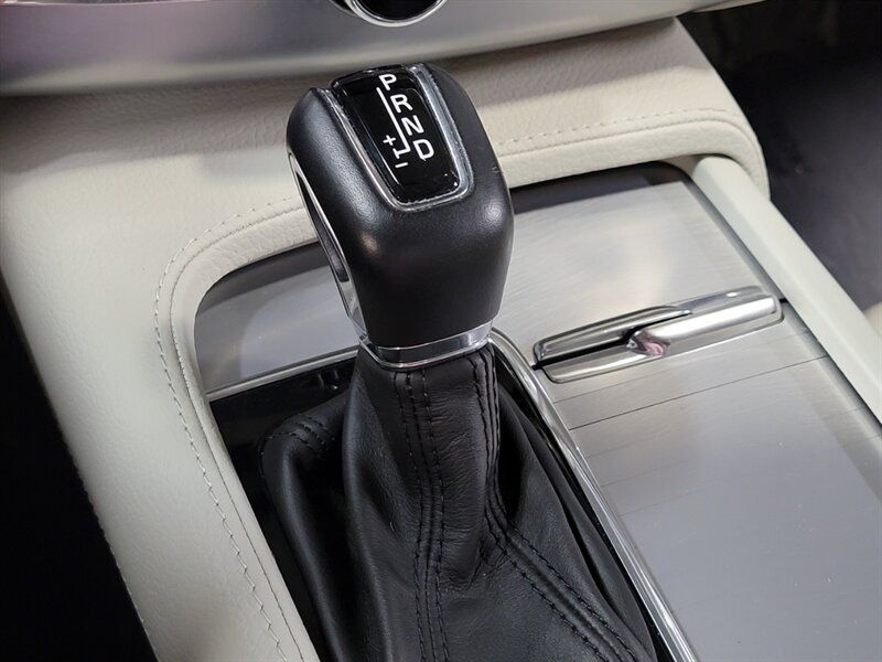 2018 VOLVO XC90 MOMENTUM YV4A22PK1J1352773