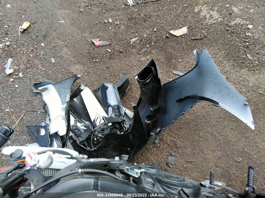 2018 SUZUKI GSX-R600 JS1GN7FA0J2100401