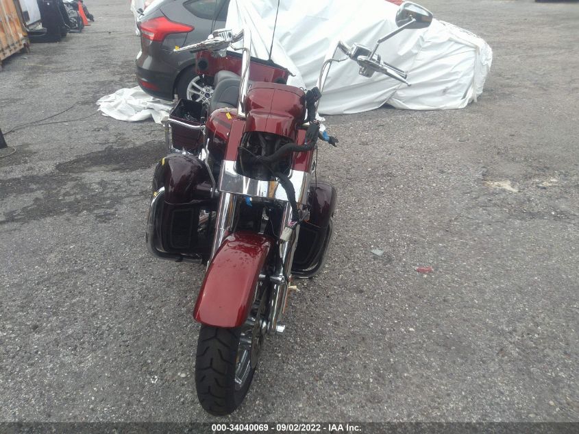 2015 HARLEY-DAVIDSON FLTRUSE CVO ROAD GLIDE 1HD1TAN15FB950336