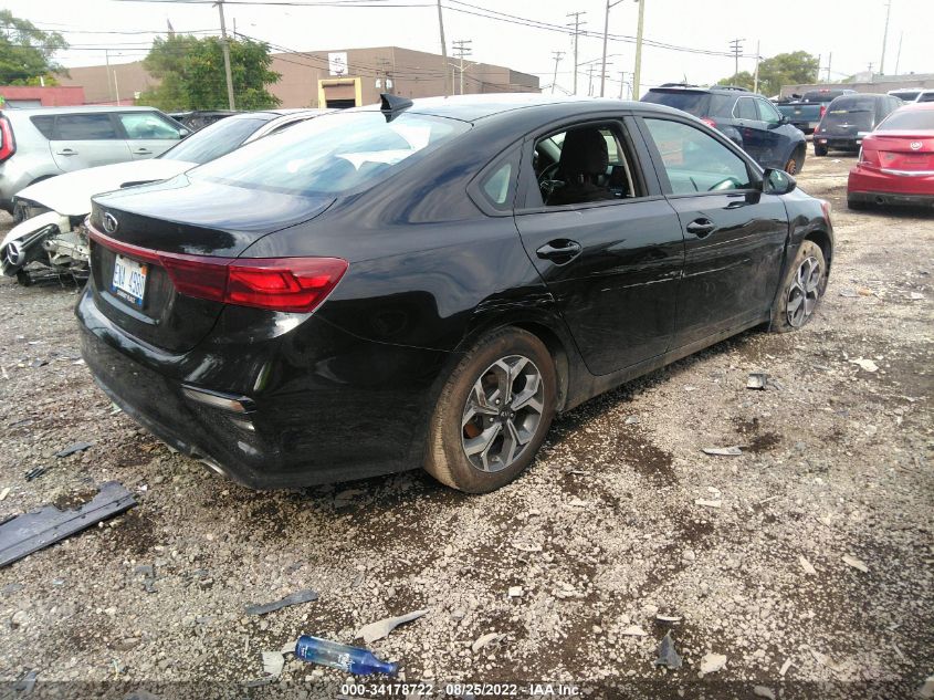 3KPF24AD2ME410647 Kia Forte LXS 4