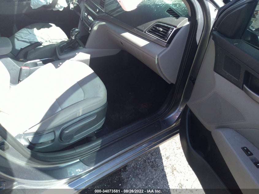 VIN 5NPD84LF8JH301556 2018 HYUNDAI ELANTRA SEL