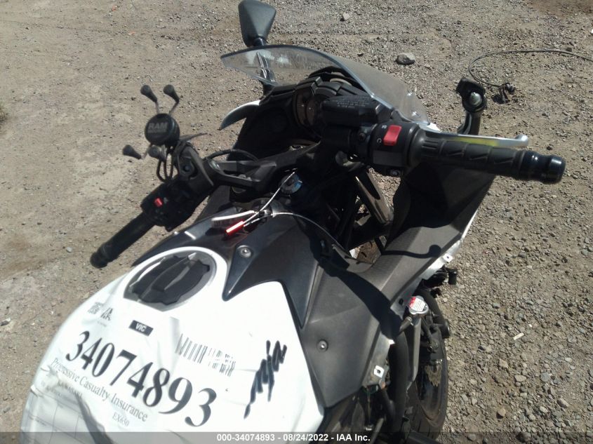 2017 KAWASAKI EX650 F JKAEXEK15HDA08665