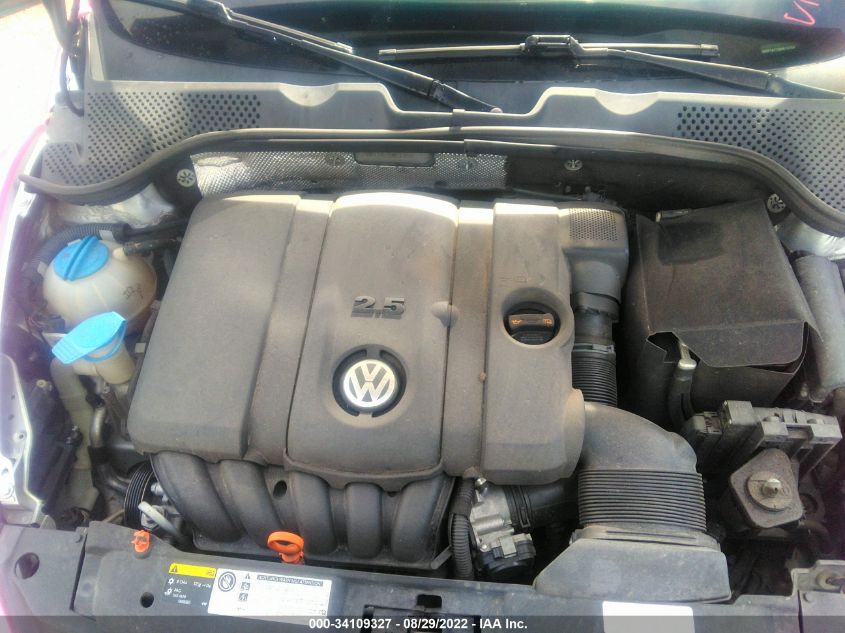 2013 VOLKSWAGEN BEETLE CONVERTIBLE 2.5L W/TECH 3VW5P7AT1DM813768