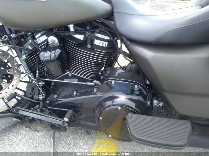 2018 HARLEY-DAVIDSON FLHRXS 1HD1KVC11JB635703