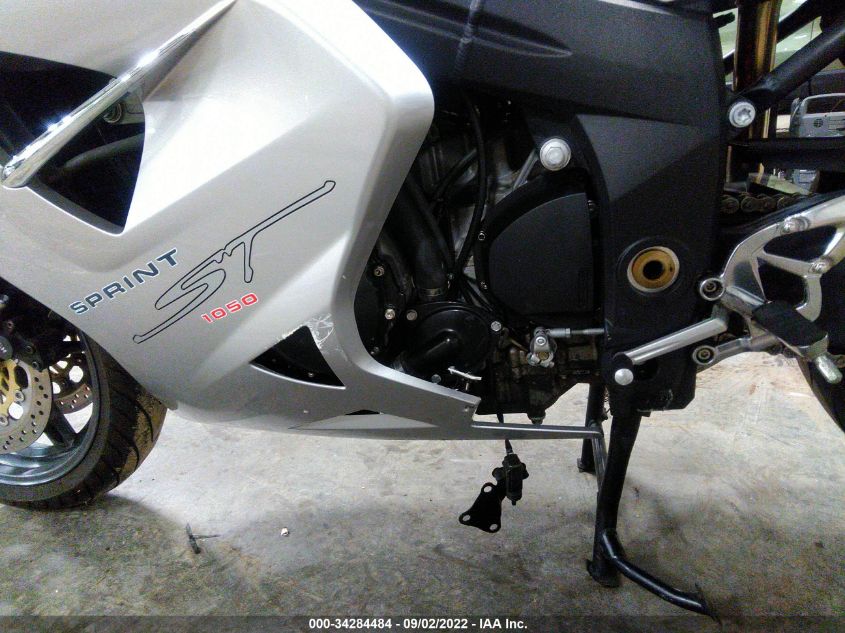 2006 TRIUMPH MOTORCYCLE SPRINT ST SMT600PK96J252769
