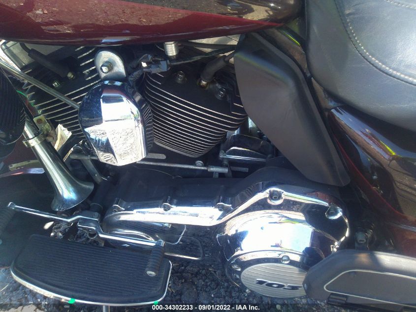 2011 HARLEY-DAVIDSON FLHTK 1HD1KEM12BB637279