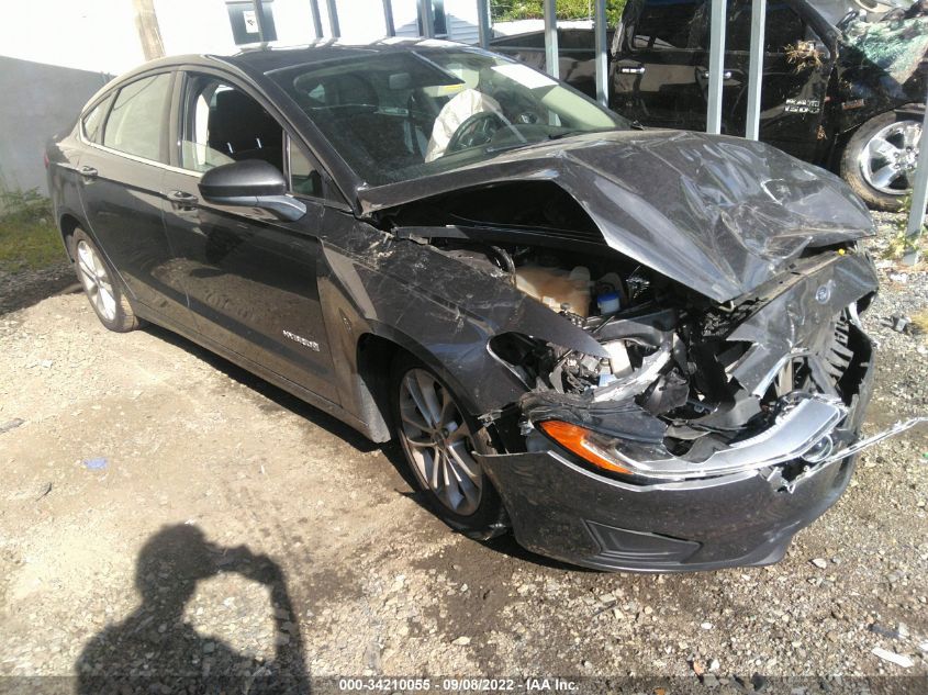 3FA6P0LU9KR119064 Ford Fusion Hybrid SE