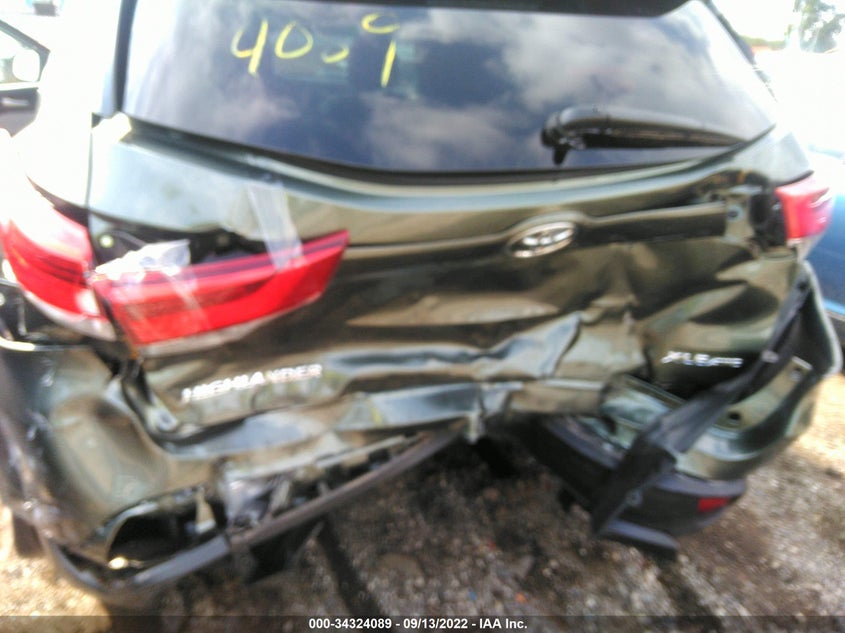 VIN 5TDJZRFHXJS878223 2018 TOYOTA HIGHLANDER SE/XLE