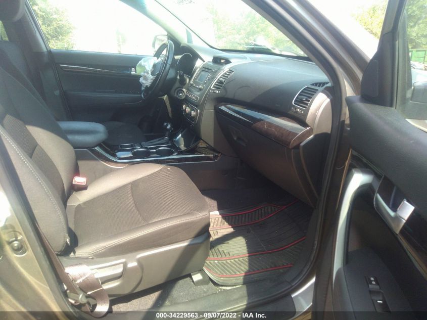 2014 KIA SORENTO LX - 5XYKTCA65EG484088