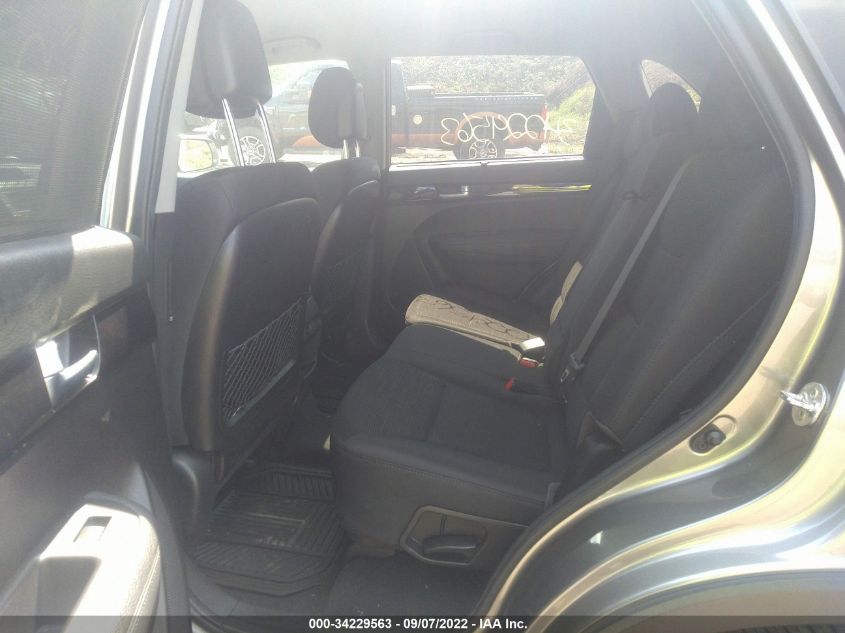 2014 KIA SORENTO LX - 5XYKTCA65EG484088