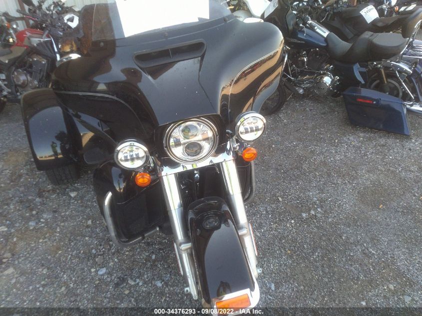 2017 HARLEY-DAVIDSON FLHTCUTG TRI GLIDE ULTRA 1HD1MAD14HB854845