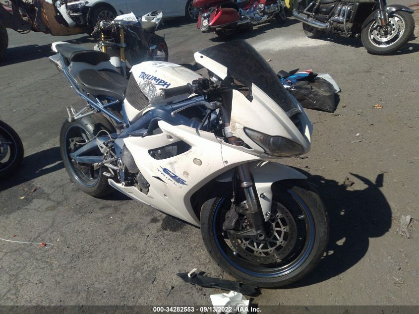 2010 TRIUMPH MOTORCYCLE DAYTONA 675 SMTD00NS7AJ410089