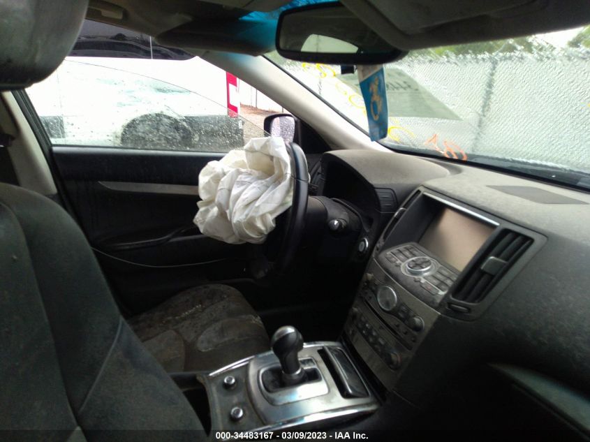2015 INFINITI Q40 JN1CV6APXFM580035