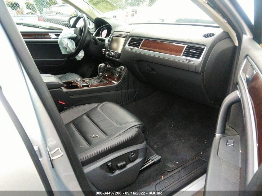 2015 VOLKSWAGEN TOUAREG LUX WVGEF9BP1FD005160