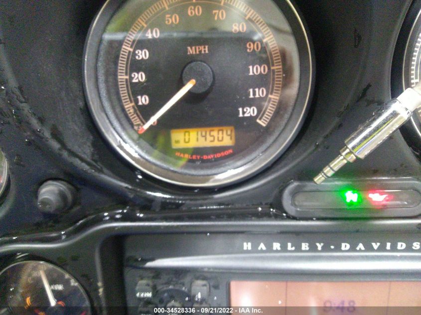 2010 HARLEY-DAVIDSON FLHTCU 1HD1FC416AB651886
