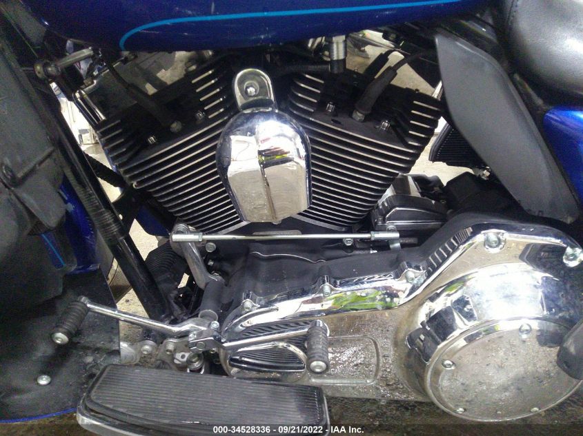 2010 HARLEY-DAVIDSON FLHTCU 1HD1FC416AB651886