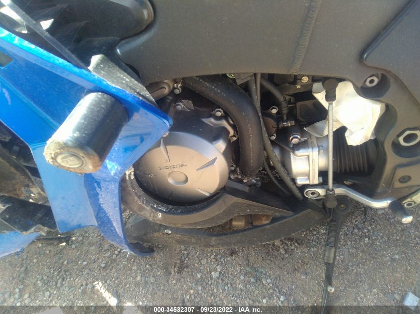 2010 HONDA VFR1200 F - JH2SC6313AK000143
