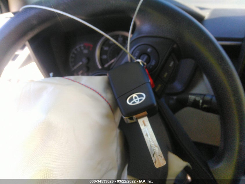 VIN: 5YFEPMAE1NP305751 2022 TOYOTA COROLLA LE