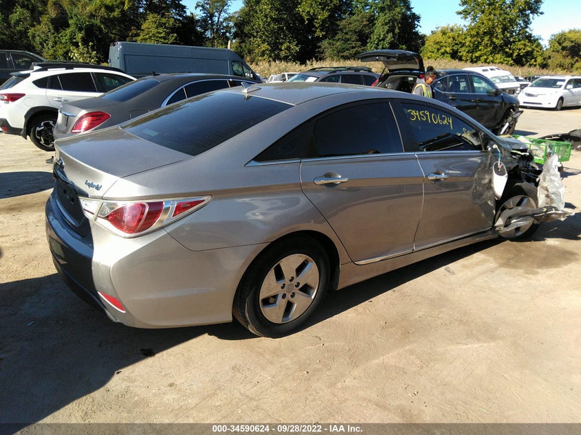 2011 HYUNDAI SONATA VIN: KMHEC4A4XBA007309