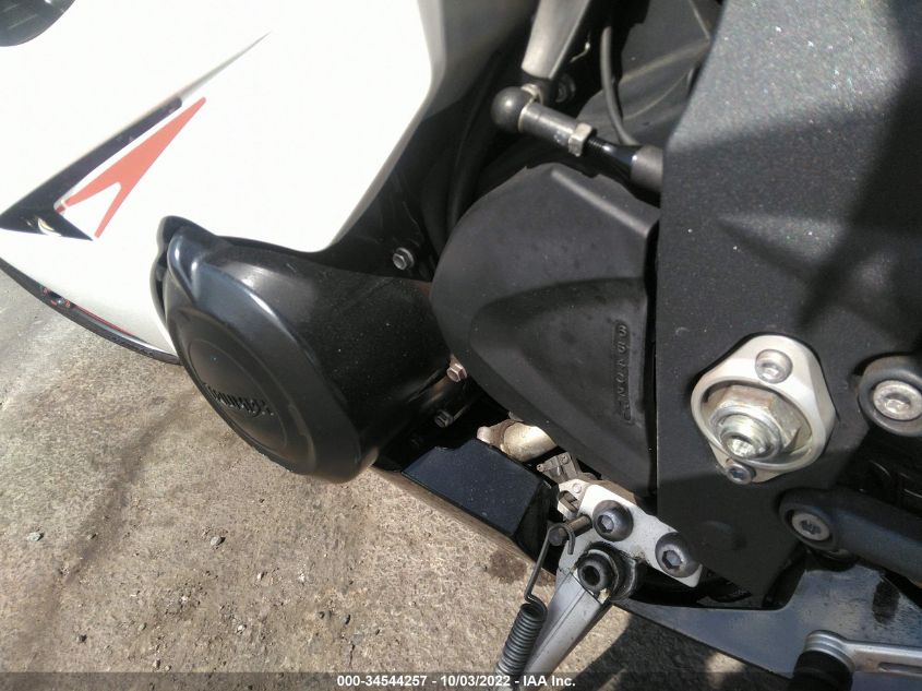 2013 TRIUMPH MOTORCYCLE DAYTONA 675/R SMTD03NS0DT549880