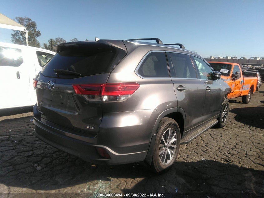 VIN 5TDKZRFH2JS280339 2018 TOYOTA HIGHLANDER SE/XLE