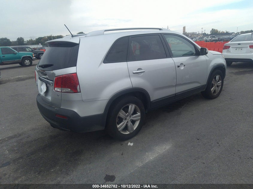 2013 KIA SORENTO VIN: 5XYKU3A64DG413458