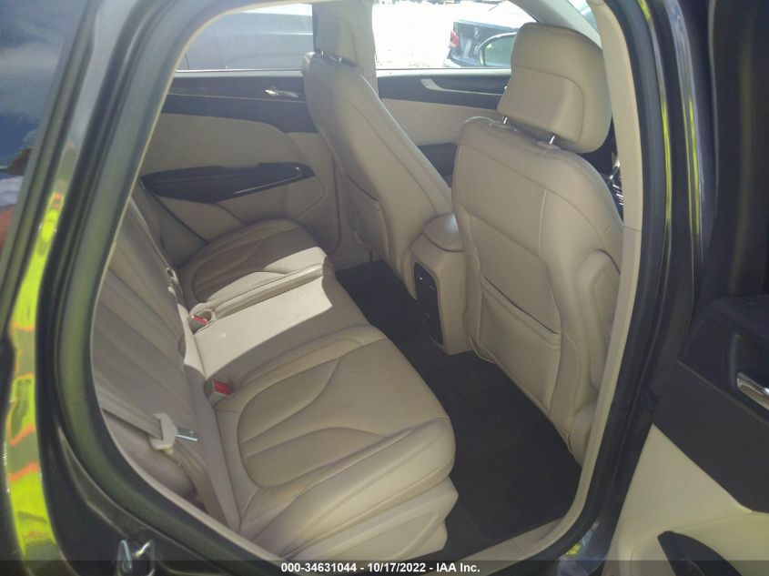 2017 LINCOLN MKC RESERVE 5LMCJ3C98HUL70275