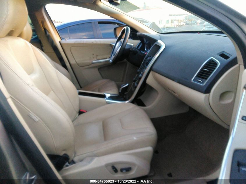 2015 VOLVO XC60 T5 DRIVE-E PREMIER PLUS YV426MDC2F2604565