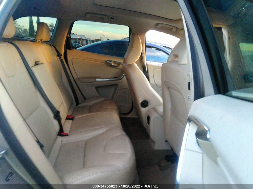 2015 VOLVO XC60 T5 DRIVE-E PREMIER PLUS YV426MDC2F2604565