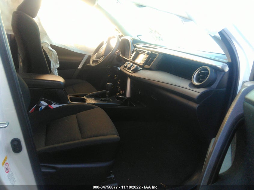 VIN JTMZFREV9JD122817 2018 TOYOTA RAV4 LE