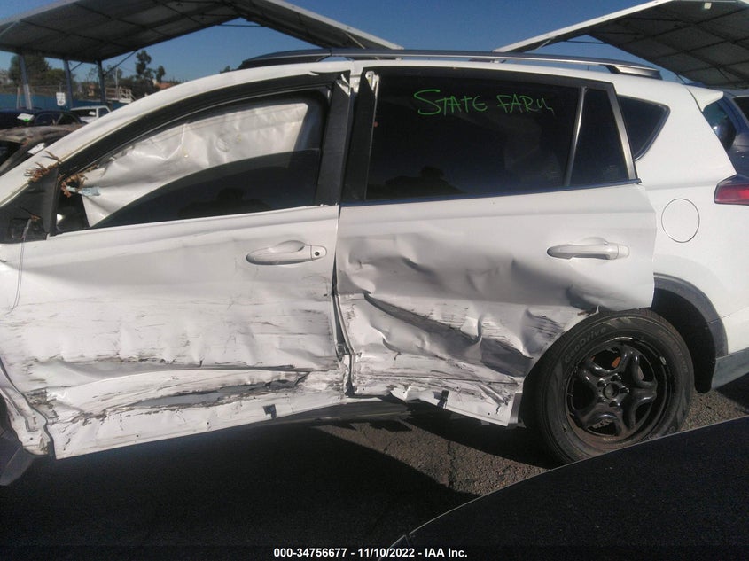 VIN JTMZFREV9JD122817 2018 TOYOTA RAV4 LE